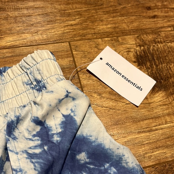 Blue sky print Amazon essentials athletic shorts - Picture 2 of 8